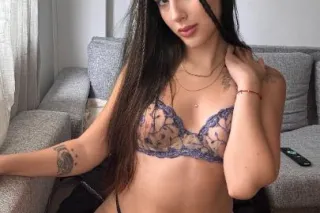 Wet Latina looking for a fuck buddy - Image 1